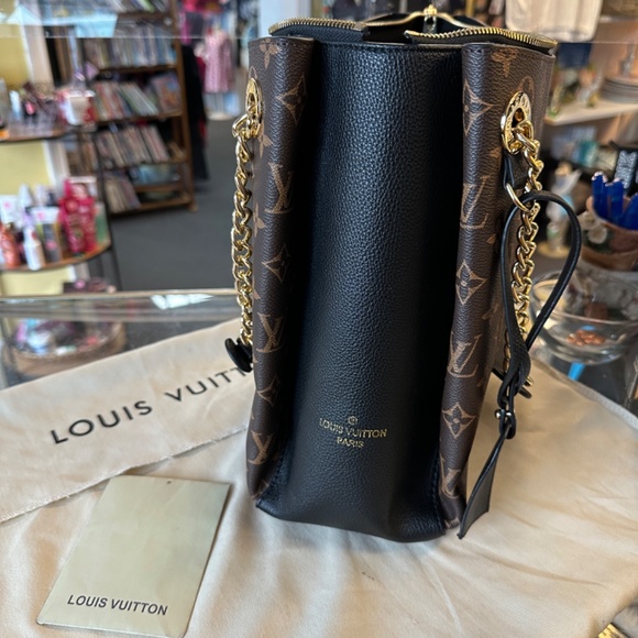 Louis Vuitton - Picture 12 of 15